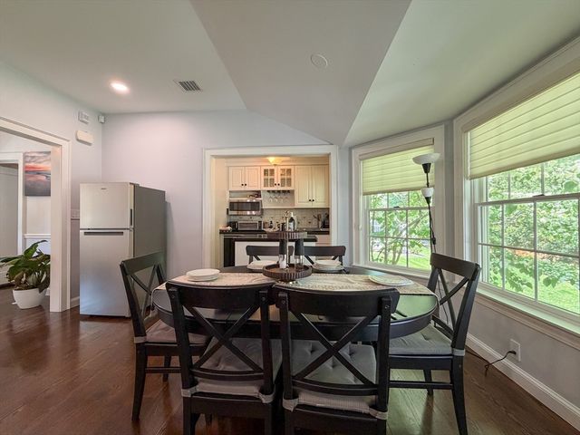 3 Sprague Rd, Wellesley, MA 02481