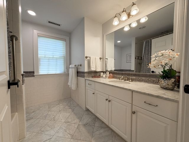 3 Sprague Rd, Wellesley, MA 02481