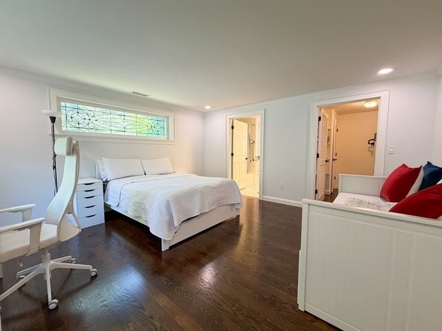 3 Sprague Rd, Wellesley, MA 02481