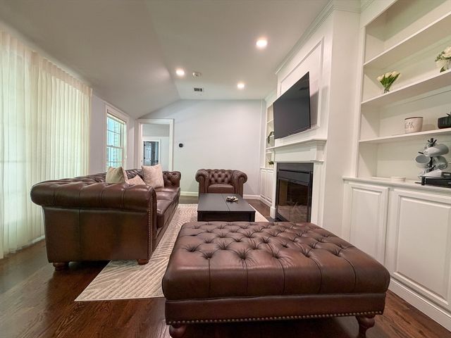 3 Sprague Rd, Wellesley, MA 02481