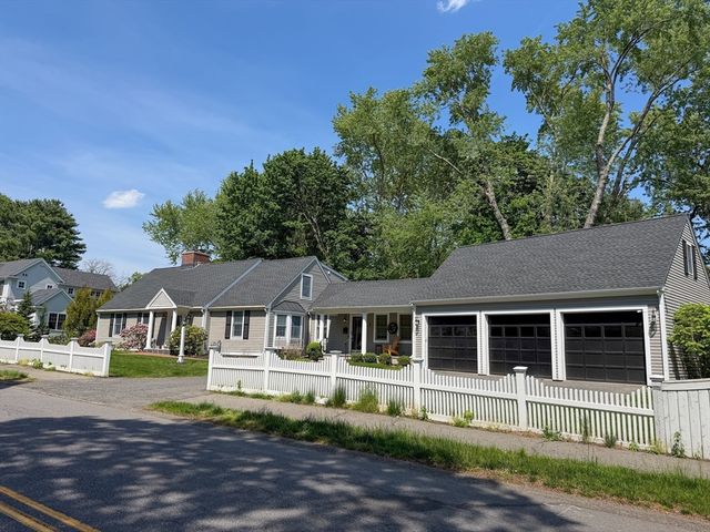 3 Sprague Rd, Wellesley, MA 02481