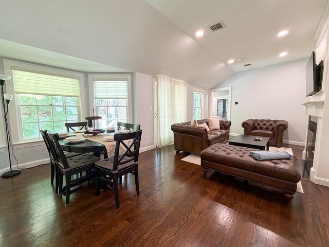 3 Sprague Rd, Wellesley, MA 02481
