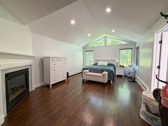 3 Sprague Rd, Wellesley, MA 02481