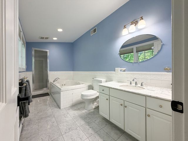 3 Sprague Rd, Wellesley, MA 02481