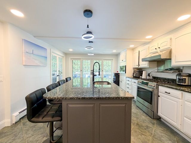 3 Sprague Rd, Wellesley, MA 02481