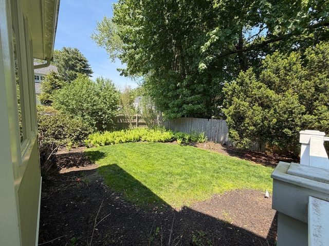 3 Sprague Rd, Wellesley, MA 02481