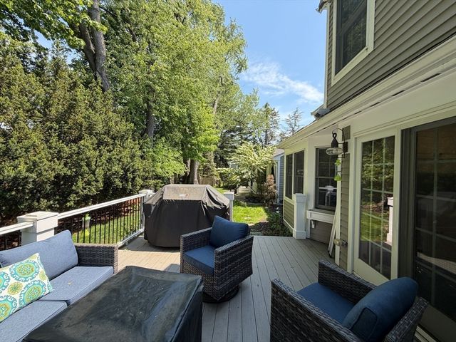 3 Sprague Rd, Wellesley, MA 02481