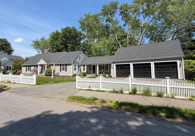 3 Sprague Rd, Wellesley, MA 02481