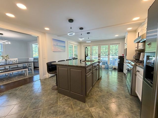 3 Sprague Rd, Wellesley, MA 02481