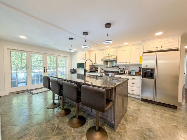 3 Sprague Rd, Wellesley, MA 02481