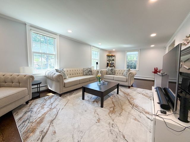 3 Sprague Rd, Wellesley, MA 02481