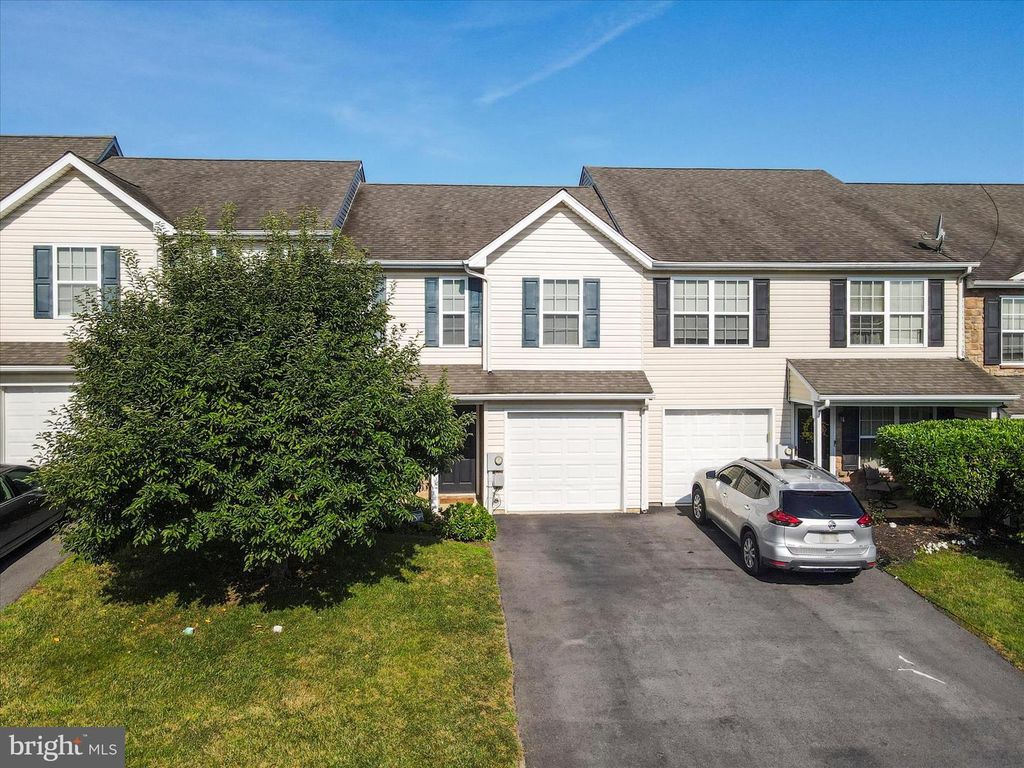 24 FUZZY TAIL DR, Ranson, WV 25438