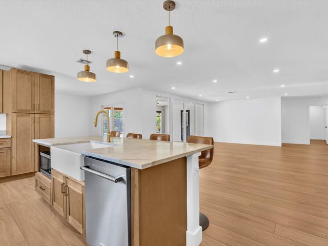 3264 Lakeview Drive, Delray Beach, FL 33445