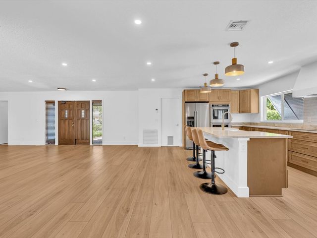 3264 Lakeview Drive, Delray Beach, FL 33445