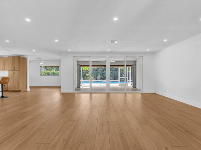 3264 Lakeview Drive, Delray Beach, FL 33445