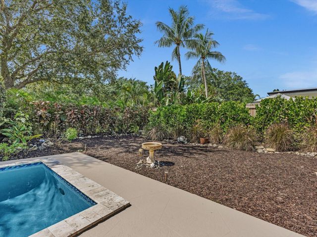 3264 Lakeview Drive, Delray Beach, FL 33445