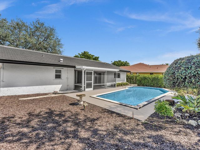3264 Lakeview Drive, Delray Beach, FL 33445
