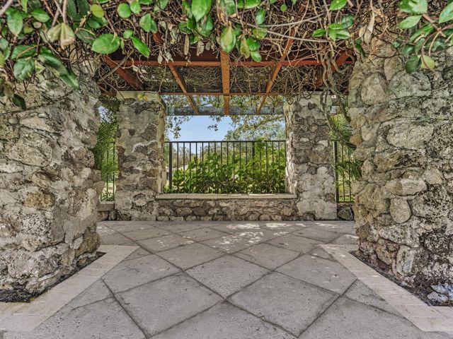 3264 Lakeview Drive, Delray Beach, FL 33445