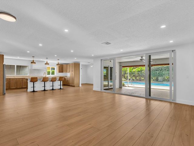 3264 Lakeview Drive, Delray Beach, FL 33445