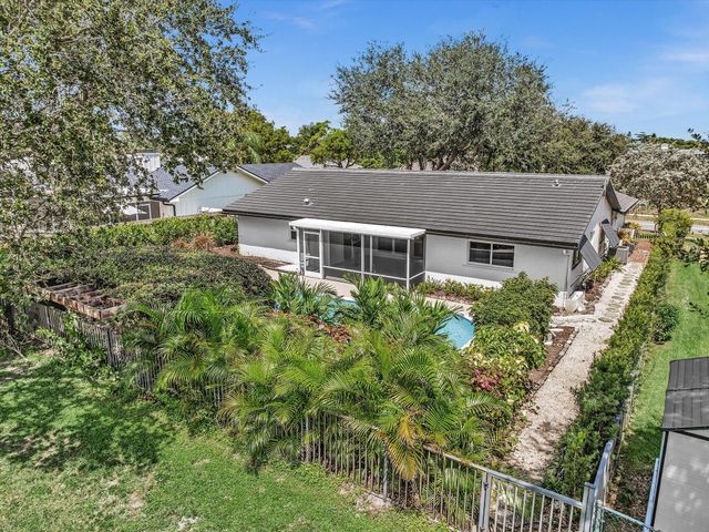 3264 Lakeview Drive, Delray Beach, FL 33445