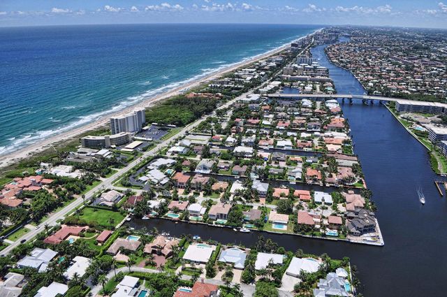 3264 Lakeview Drive, Delray Beach, FL 33445