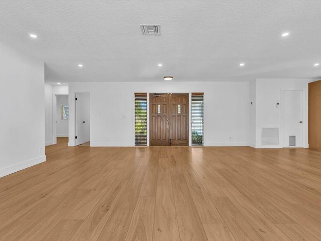 3264 Lakeview Drive, Delray Beach, FL 33445