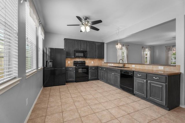 2131 Kemah Village Drive, Kemah, TX 77565