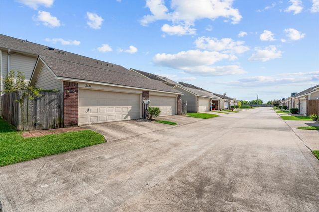 2131 Kemah Village Drive, Kemah, TX 77565