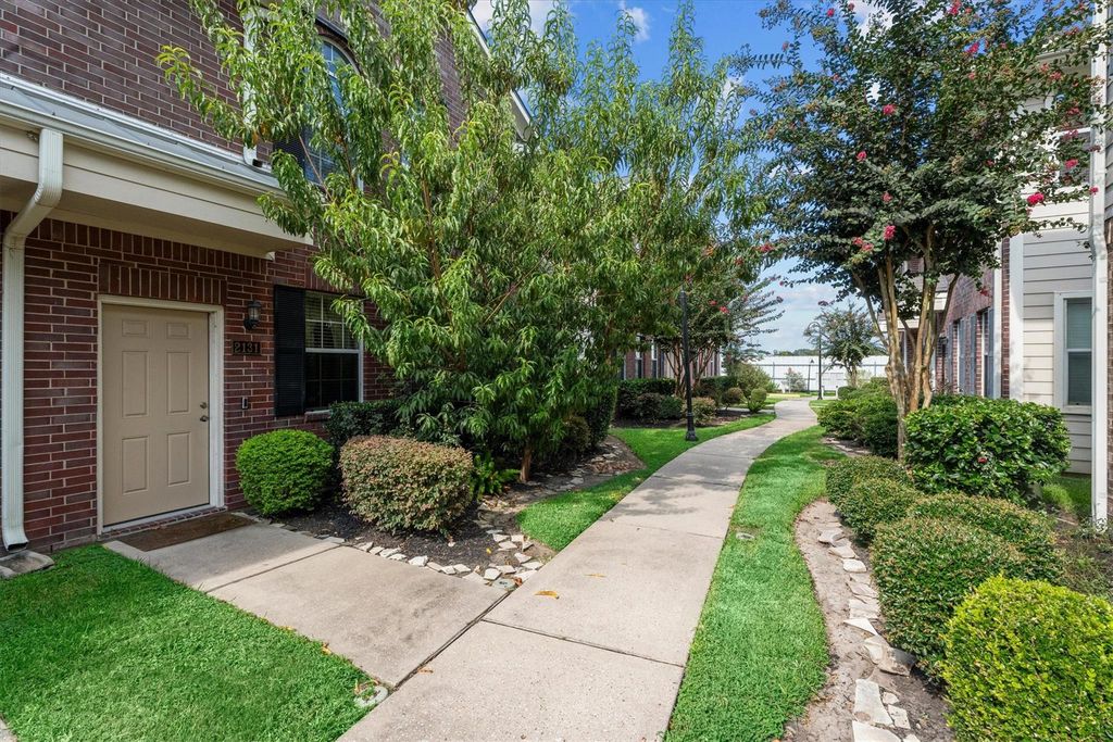 2131 Kemah Village Drive, Kemah, TX 77565