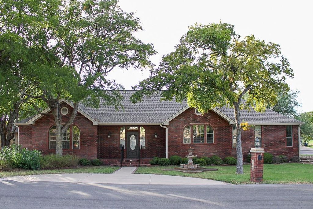 106 Vandeventer DR, Burnet, TX 78611