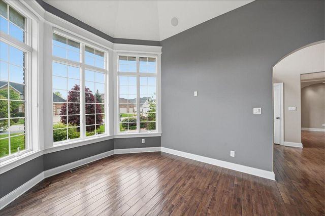8858 Doubletree Drive S, Crown Point, IN 46307