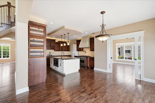8858 Doubletree Drive S, Crown Point, IN 46307