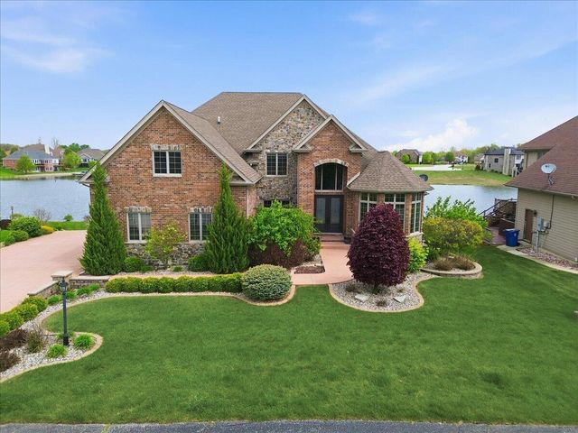 8858 Doubletree Drive S, Crown Point, IN 46307