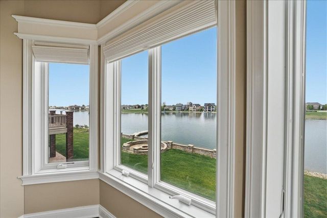 8858 Doubletree Drive S, Crown Point, IN 46307