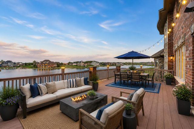 8858 Doubletree Drive S, Crown Point, IN 46307