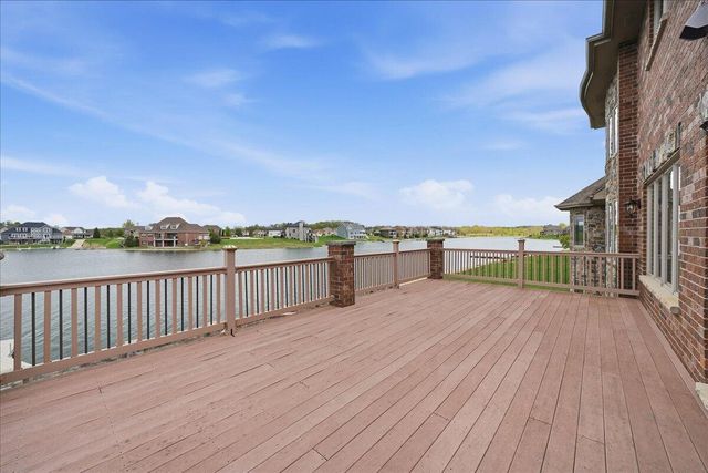 8858 Doubletree Drive S, Crown Point, IN 46307
