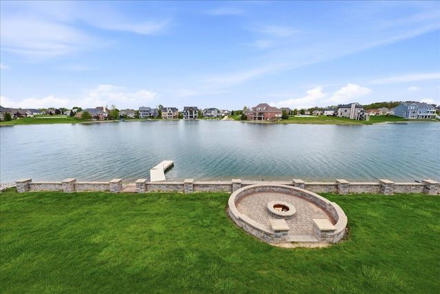 8858 Doubletree Drive S, Crown Point, IN 46307
