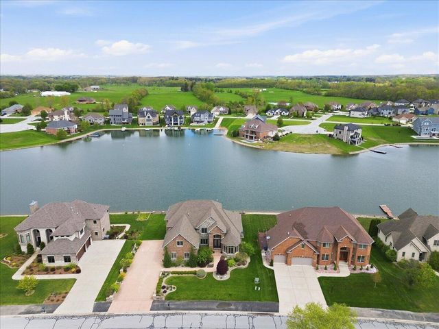 8858 Doubletree Drive S, Crown Point, IN 46307