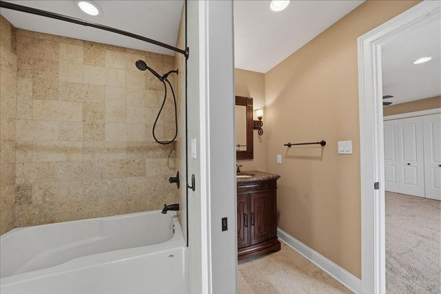 8858 Doubletree Drive S, Crown Point, IN 46307