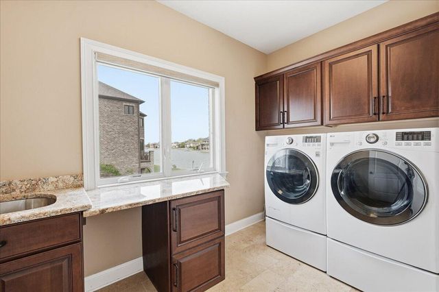 8858 Doubletree Drive S, Crown Point, IN 46307