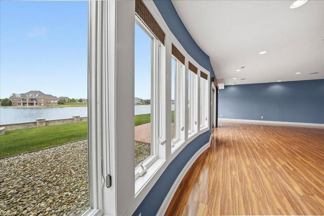 8858 Doubletree Drive S, Crown Point, IN 46307