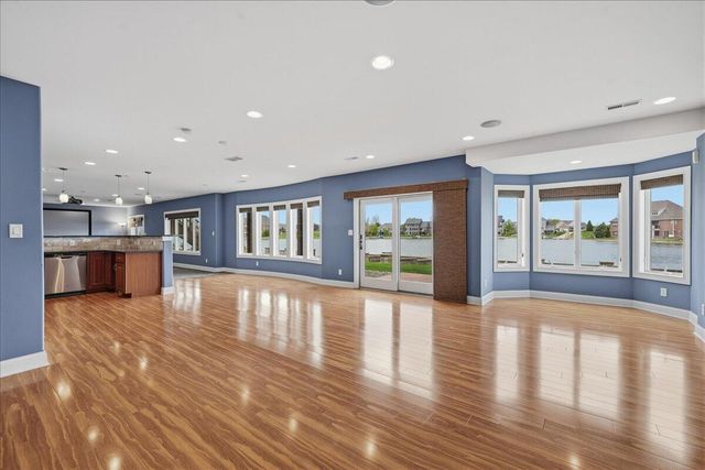 8858 Doubletree Drive S, Crown Point, IN 46307