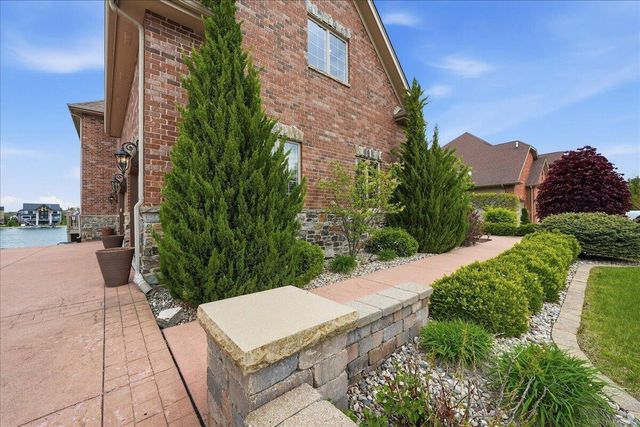 8858 Doubletree Drive S, Crown Point, IN 46307