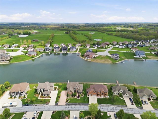 8858 Doubletree Drive S, Crown Point, IN 46307