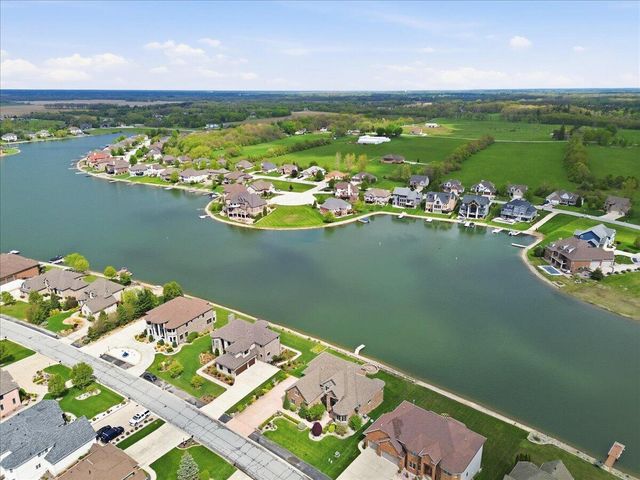 8858 Doubletree Drive S, Crown Point, IN 46307