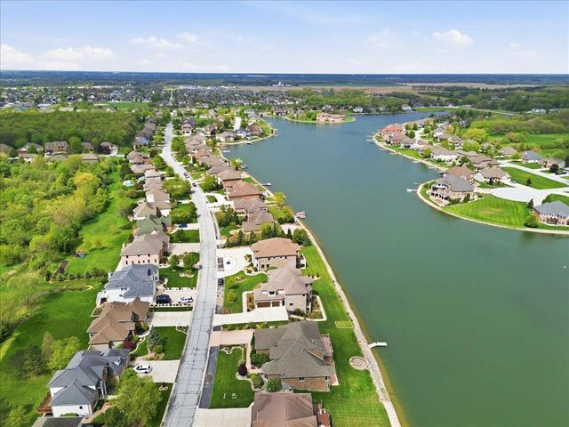 8858 Doubletree Drive S, Crown Point, IN 46307
