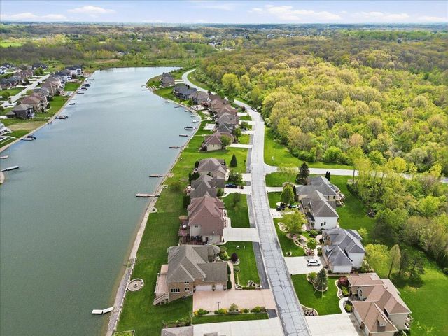 8858 Doubletree Drive S, Crown Point, IN 46307