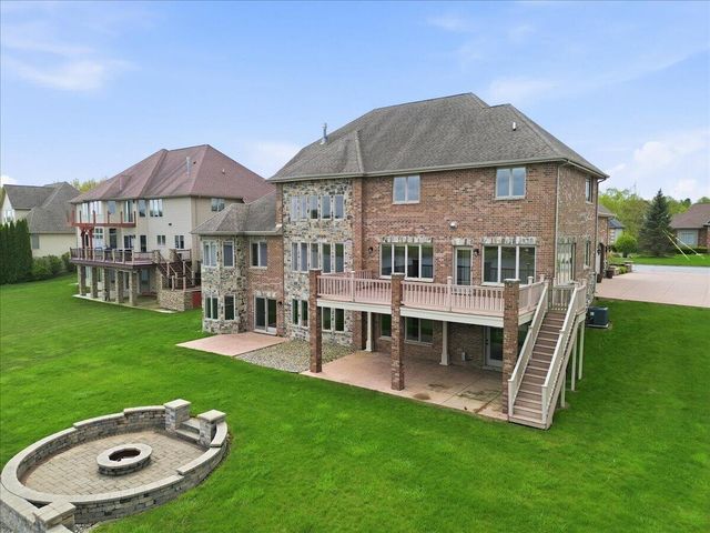 8858 Doubletree Drive S, Crown Point, IN 46307