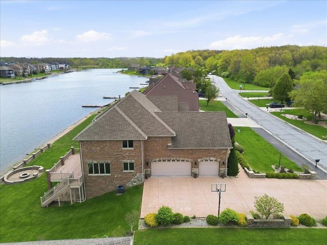 8858 Doubletree Drive S, Crown Point, IN 46307