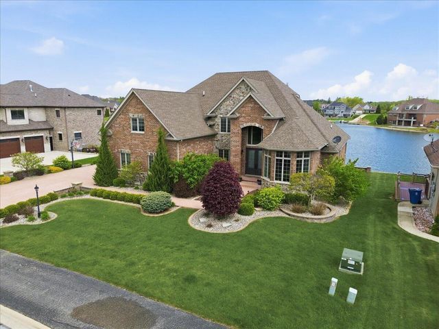 8858 Doubletree Drive S, Crown Point, IN 46307